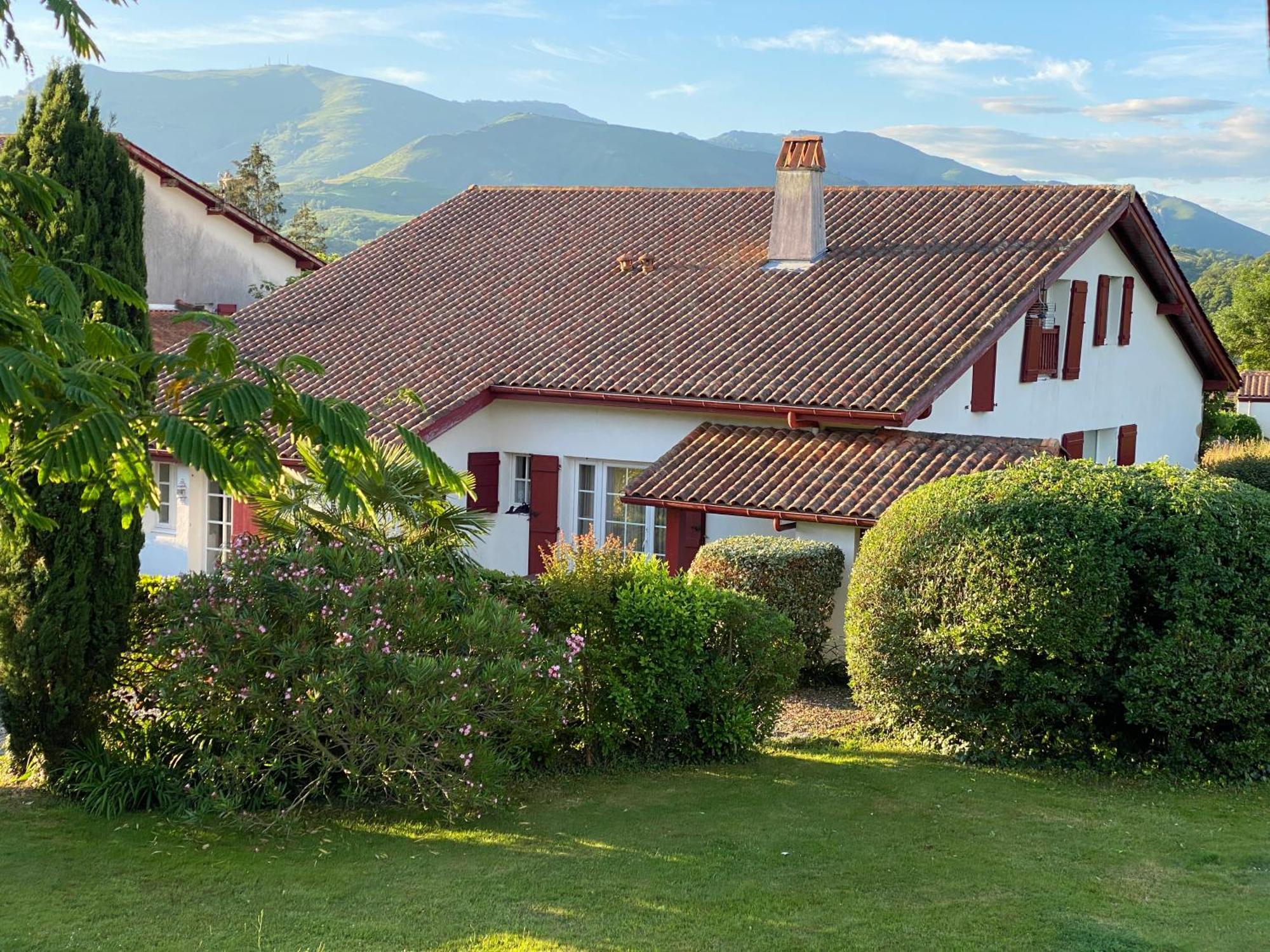 Baskoparadis I Eco-Gites I Calme I Vue I Anes I Jardin I Montagne I Nature Louhossoa Camera foto