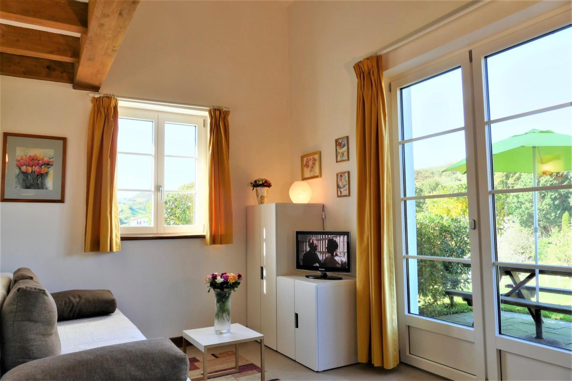 Baskoparadis I Eco-Gites I Calme I Vue I Anes I Jardin I Montagne I Nature Louhossoa Camera foto